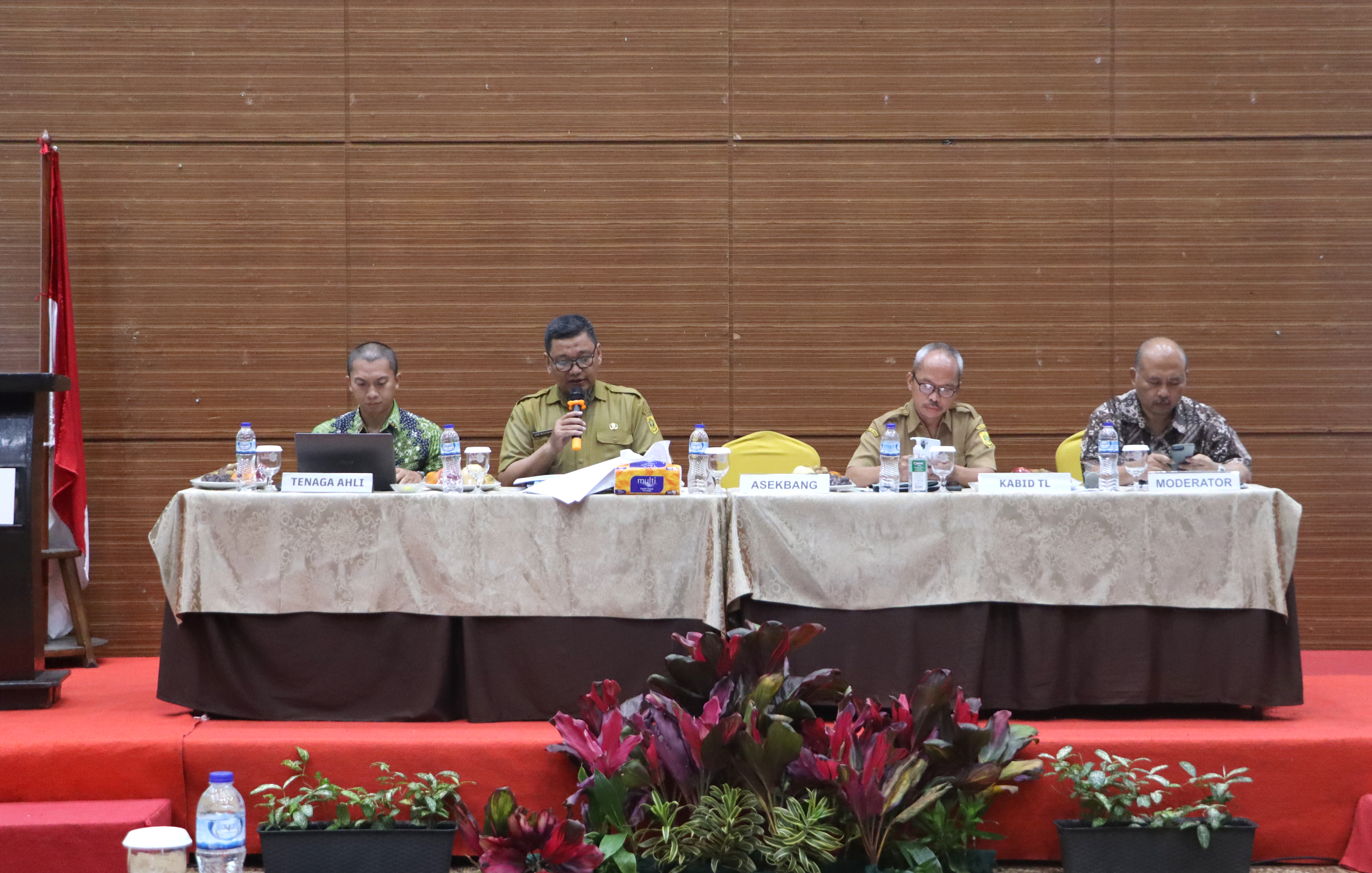 Menghadiri Konsultasi Publik - I Dinas Lingkungan Hidup Kabupaten Bogor