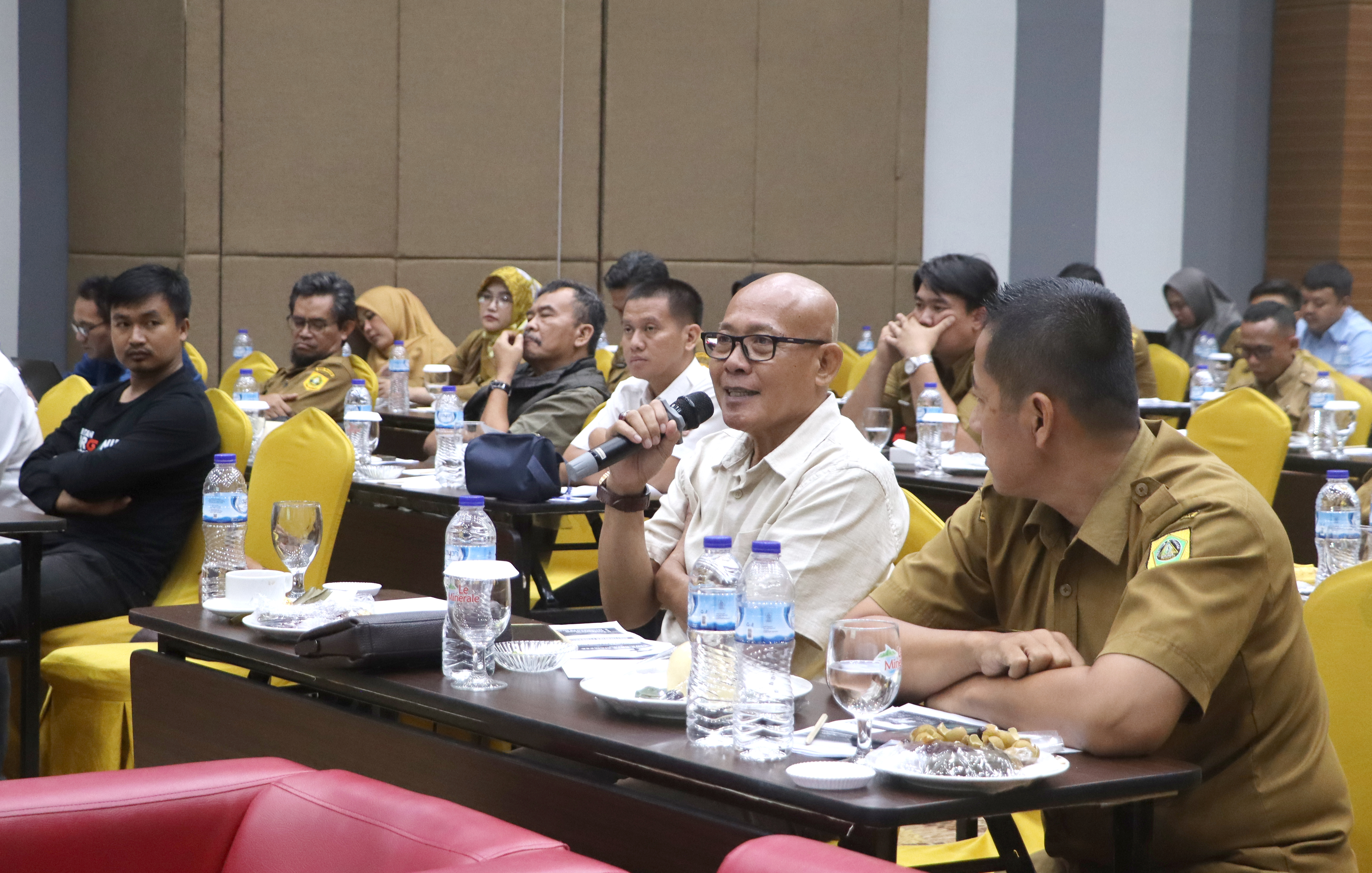 Menghadiri Konsultasi Publik - I Dinas Lingkungan Hidup Kabupaten Bogor