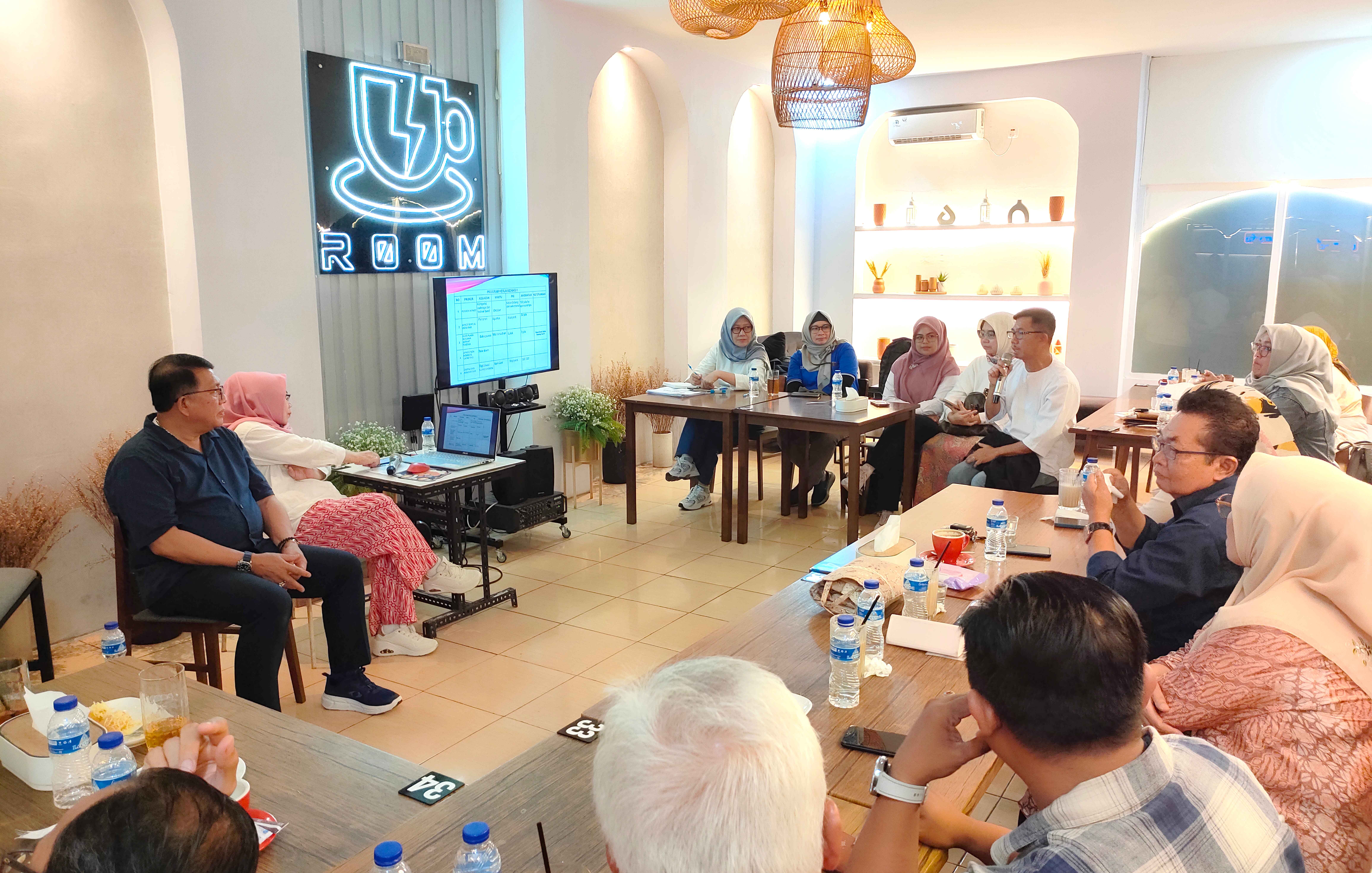 Rapat Koordinasi Pengurus DPK APINDO Kabupaten Bogor di Room Coffee, Pakansari, 14 Februari 2025