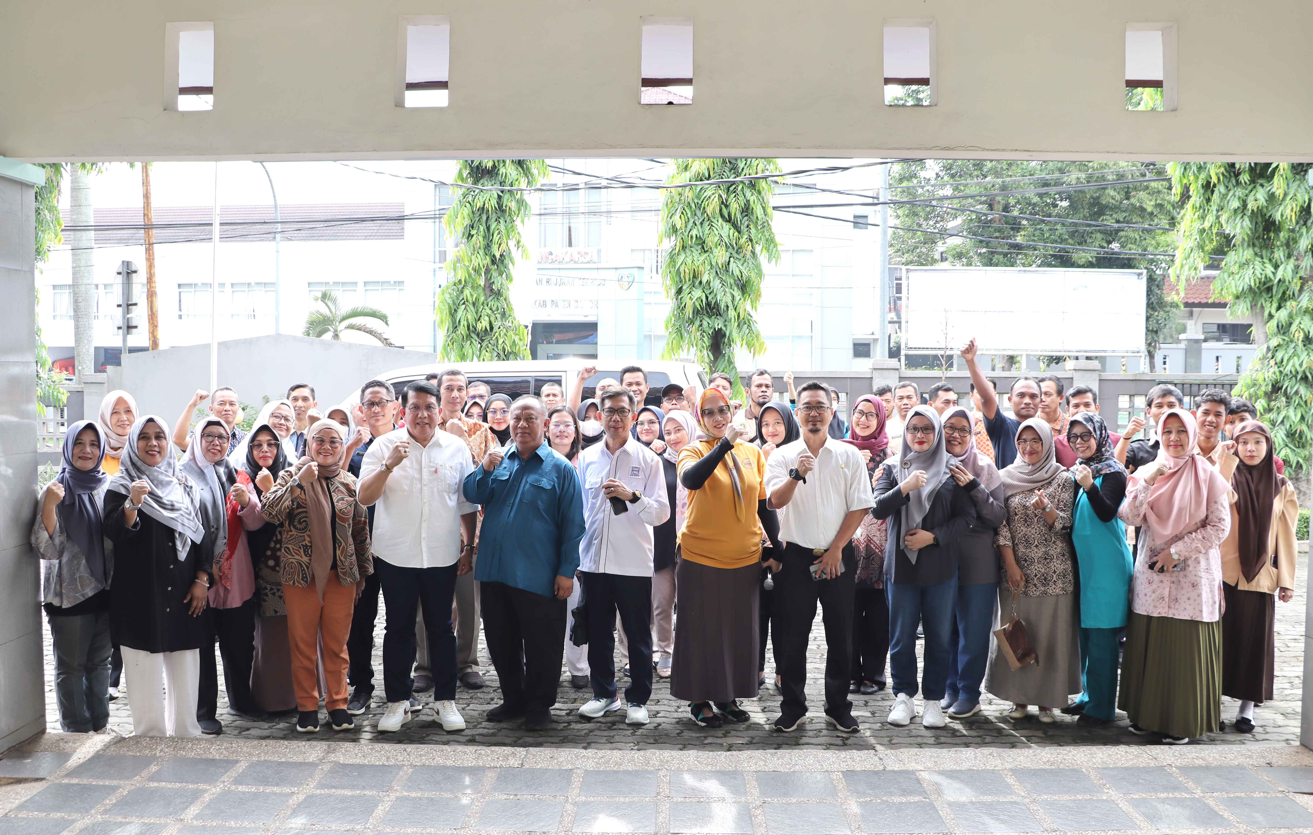 Bazar UMKM Binaan APINDO Kabupaten Bogor di Halaman Dinas Tenaga Kerja Kabupaten Bogor, Cibinong, 21 Februari 2025