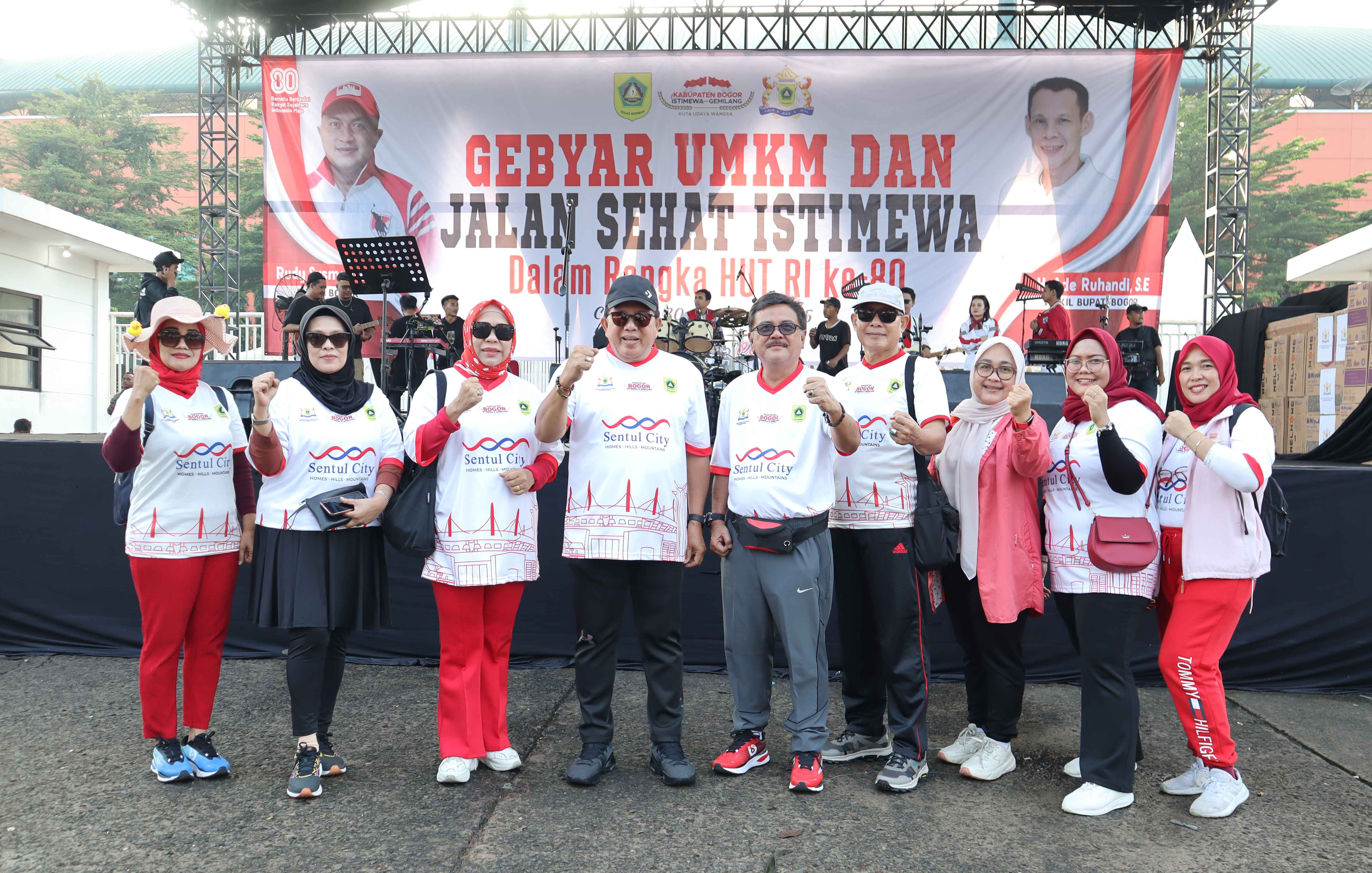 Pengurus dan Tim Sekretariat mengikuti acara Gebyar UMKM Dan Jalan Sehat Istimewa dalam rangka HUT RI ke 80