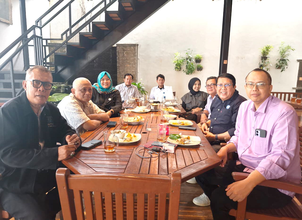 Tim APINDO bersama dengan Warek 1, Wakil Dekan, Kaprodi, Dosen dan Staf ISTN, ke PT. Cisarua Mountain Dairy, Tbk., Sentul, bertemu dengan Tim HRD PT. Cimory dalam rangka Komunikasi dan Koordinasi rencana Pelaksanaan kerjasama Bid Pendidkan