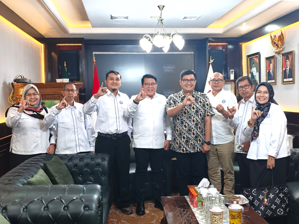 Audiensi Ketua, Wakil Ketua Lengkap dan Sekretaris Eksekutif DPK APINDO Kab Bogor, langsung diterima oleh Ketua DPRD Kabupaten Bogor, diruang Rapat dan Kerja Ketua DPRD Kabupaten Bogor