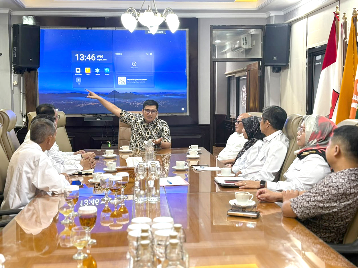 Audiensi Ketua, Wakil Ketua Lengkap dan Sekretaris Eksekutif DPK APINDO Kab Bogor, langsung diterima oleh Ketua DPRD Kabupaten Bogor, diruang Rapat dan Kerja Ketua DPRD Kabupaten Bogor