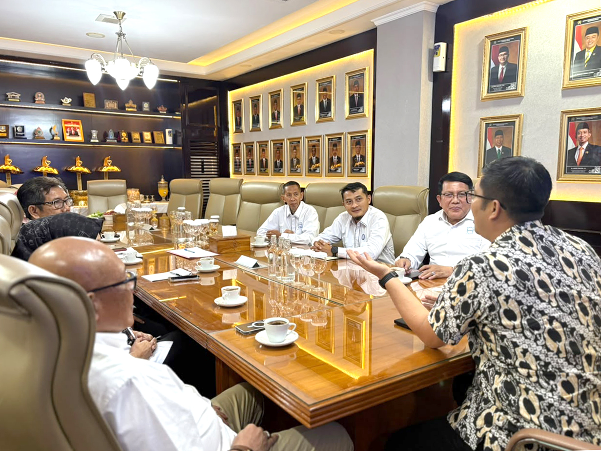 Audiensi Ketua, Wakil Ketua Lengkap dan Sekretaris Eksekutif DPK APINDO Kab Bogor, langsung diterima oleh Ketua DPRD Kabupaten Bogor, diruang Rapat dan Kerja Ketua DPRD Kabupaten Bogor