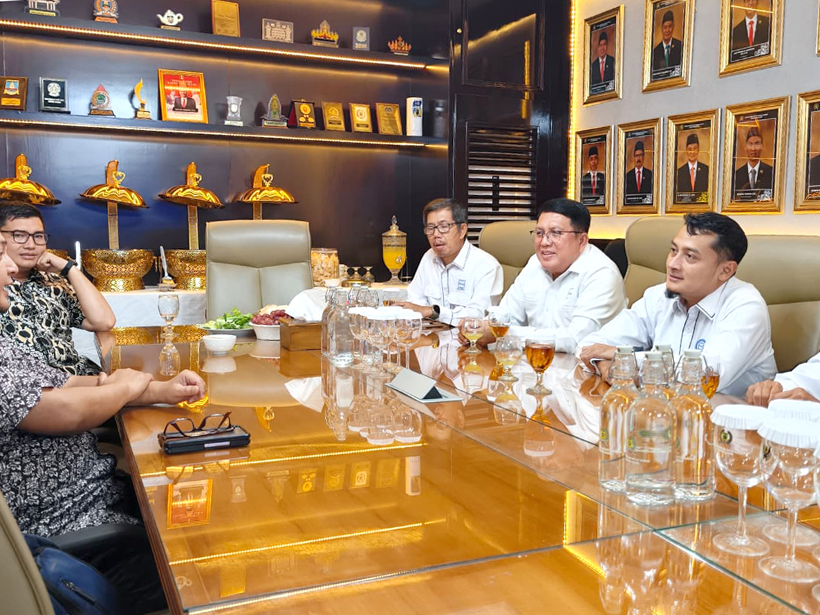 Audiensi Ketua, Wakil Ketua Lengkap dan Sekretaris Eksekutif DPK APINDO Kab Bogor, langsung diterima oleh Ketua DPRD Kabupaten Bogor, diruang Rapat dan Kerja Ketua DPRD Kabupaten Bogor