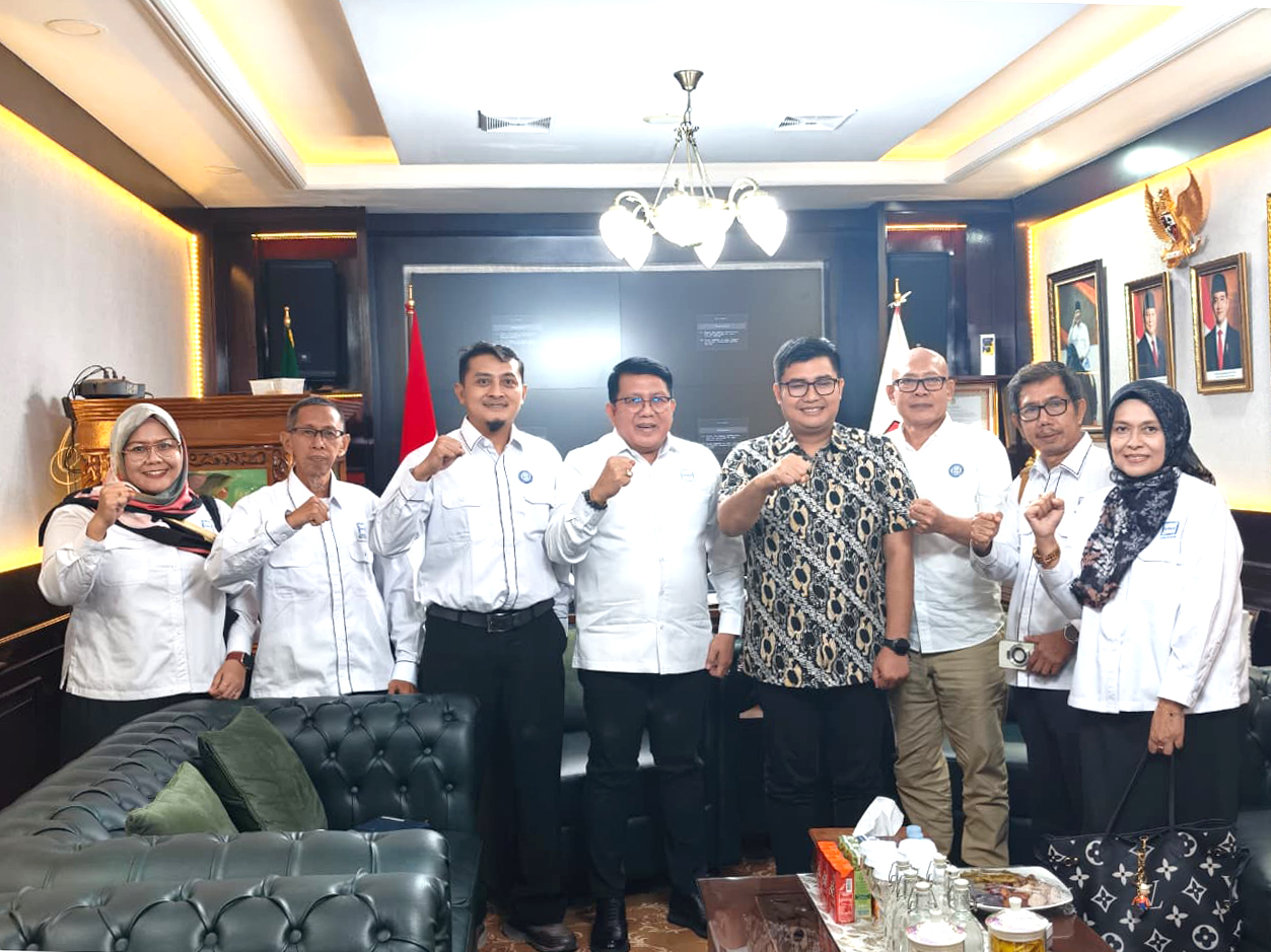 Audiensi Ketua, Wakil Ketua Lengkap dan Sekretaris Eksekutif DPK APINDO Kab Bogor, langsung diterima oleh Ketua DPRD Kabupaten Bogor, diruang Rapat dan Kerja Ketua DPRD Kabupaten Bogor