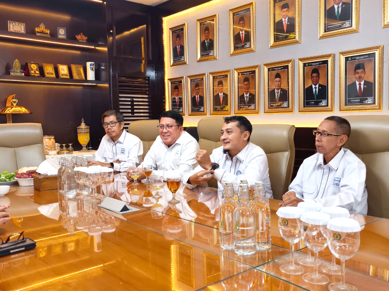 Audiensi Ketua, Wakil Ketua Lengkap dan Sekretaris Eksekutif DPK APINDO Kab Bogor, langsung diterima oleh Ketua DPRD Kabupaten Bogor, diruang Rapat dan Kerja Ketua DPRD Kabupaten Bogor