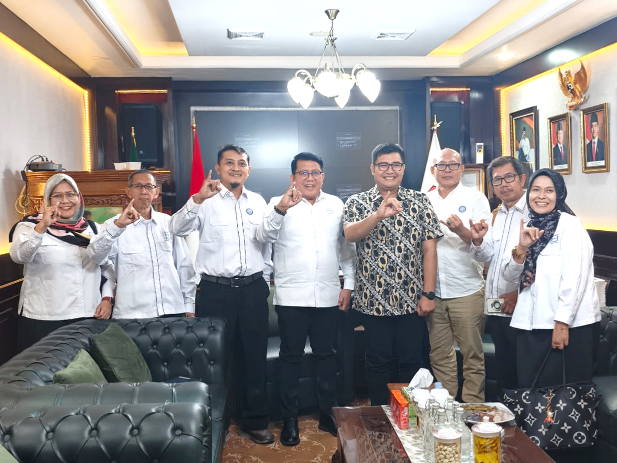 Audiensi Ketua, Wakil Ketua Lengkap dan Sekretaris Eksekutif DPK APINDO Kab Bogor, langsung diterima oleh Ketua DPRD Kabupaten Bogor, diruang Rapat dan Kerja Ketua DPRD Kabupaten Bogor