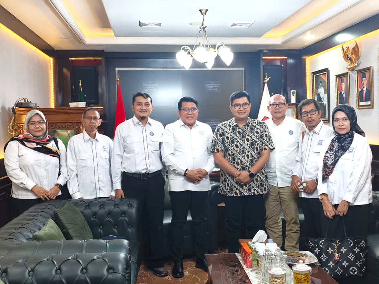 Audiensi Ketua, Wakil Ketua Lengkap dan Sekretaris Eksekutif DPK APINDO Kab Bogor, langsung diterima oleh Ketua DPRD Kabupaten Bogor, diruang Rapat dan Kerja Ketua DPRD Kabupaten Bogor