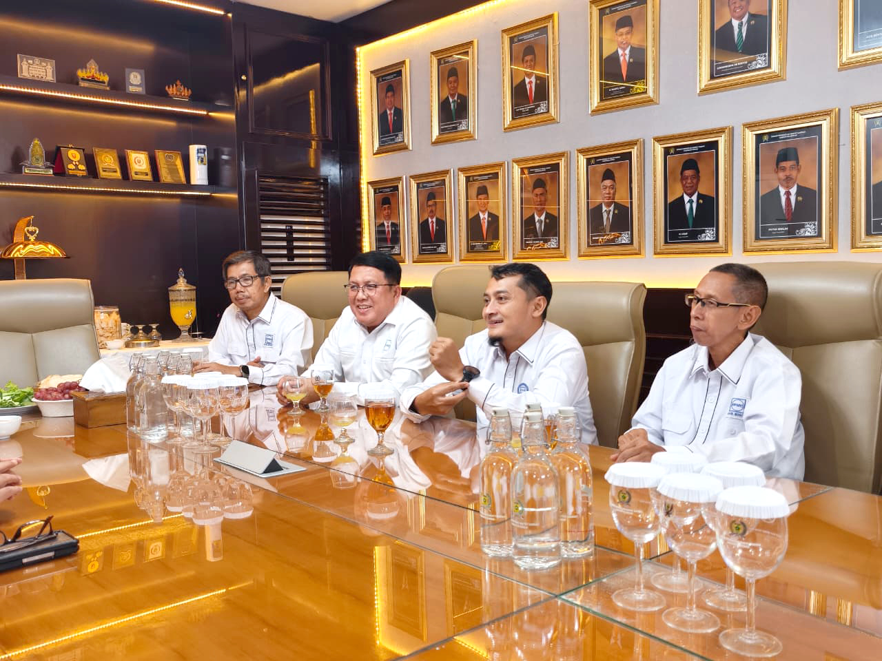Audiensi Ketua, Wakil Ketua Lengkap dan Sekretaris Eksekutif DPK APINDO Kab Bogor, langsung diterima oleh Ketua DPRD Kabupaten Bogor, diruang Rapat dan Kerja Ketua DPRD Kabupaten Bogor