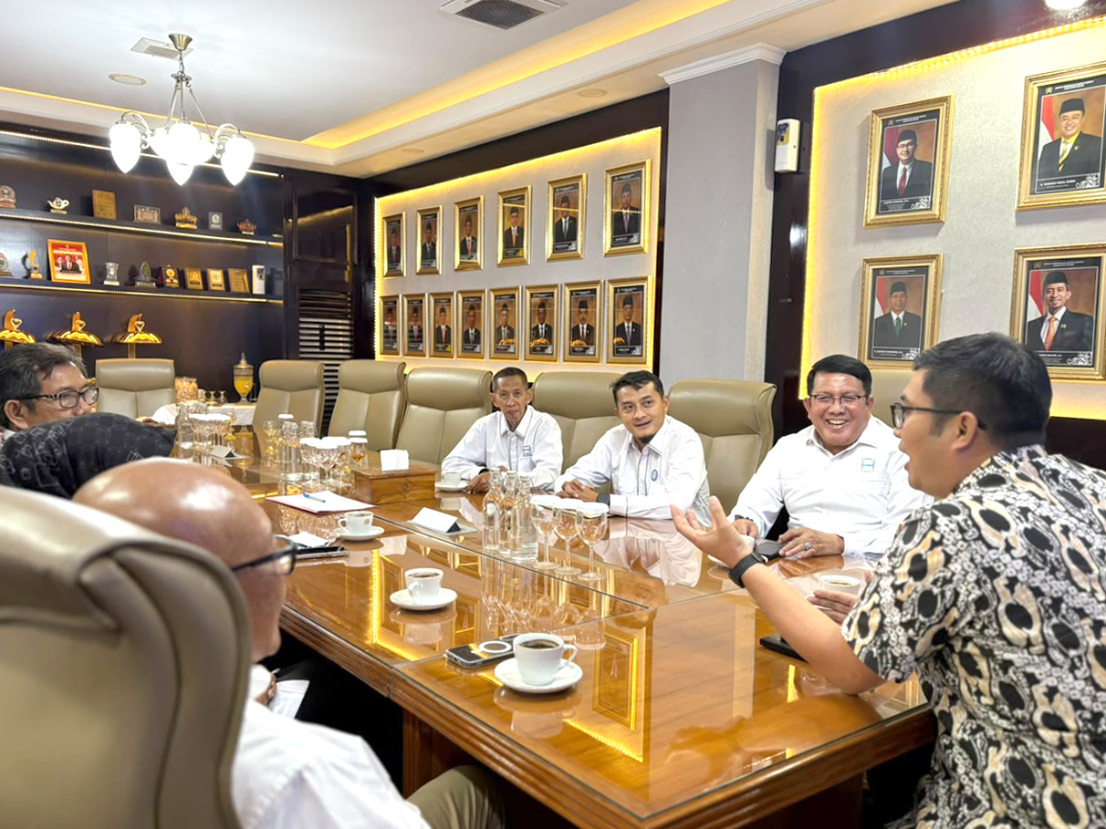 Audiensi Ketua, Wakil Ketua Lengkap dan Sekretaris Eksekutif DPK APINDO Kab Bogor, langsung diterima oleh Ketua DPRD Kabupaten Bogor, diruang Rapat dan Kerja Ketua DPRD Kabupaten Bogor