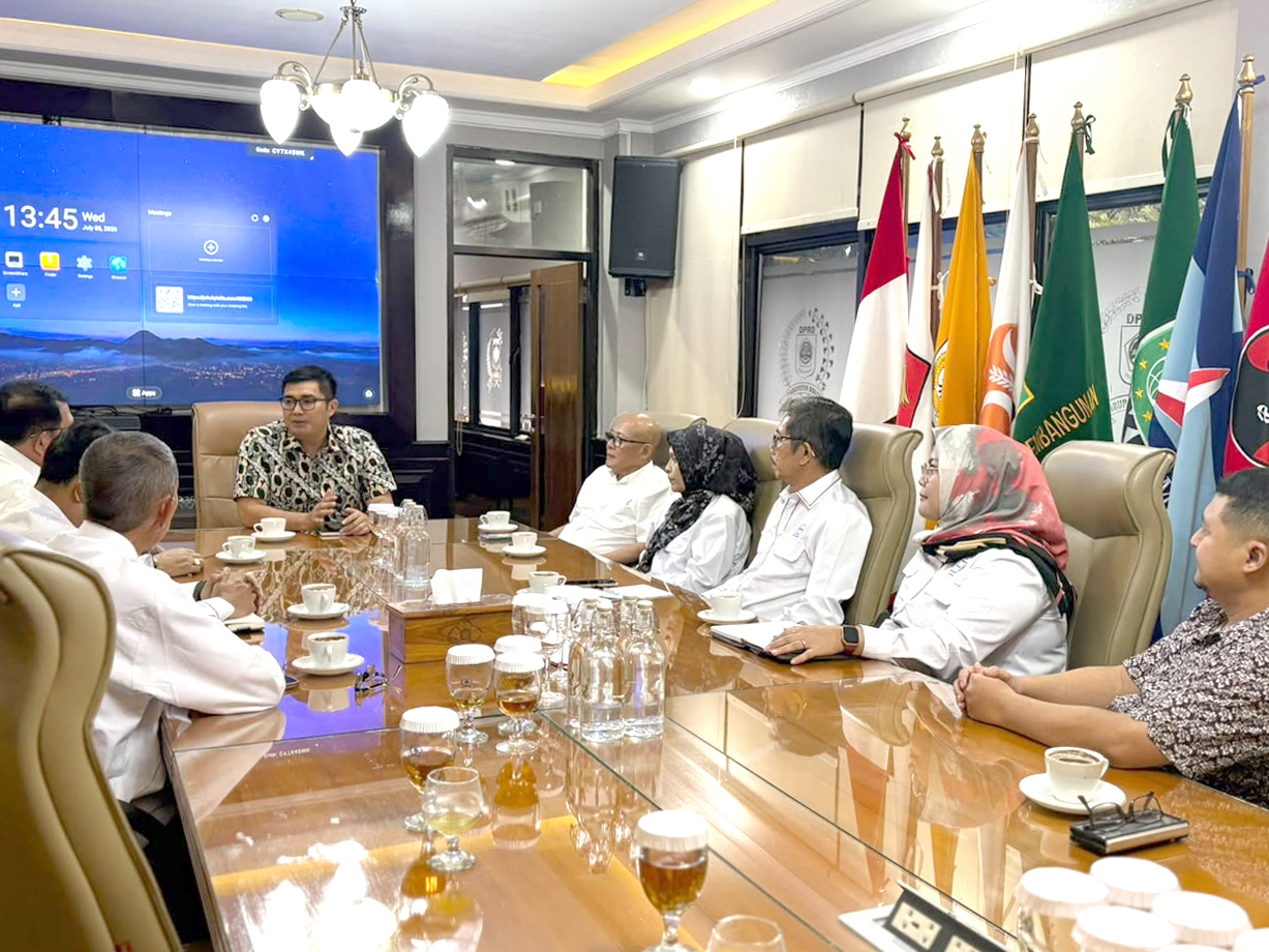 Audiensi Ketua, Wakil Ketua Lengkap dan Sekretaris Eksekutif DPK APINDO Kab Bogor, langsung diterima oleh Ketua DPRD Kabupaten Bogor, diruang Rapat dan Kerja Ketua DPRD Kabupaten Bogor